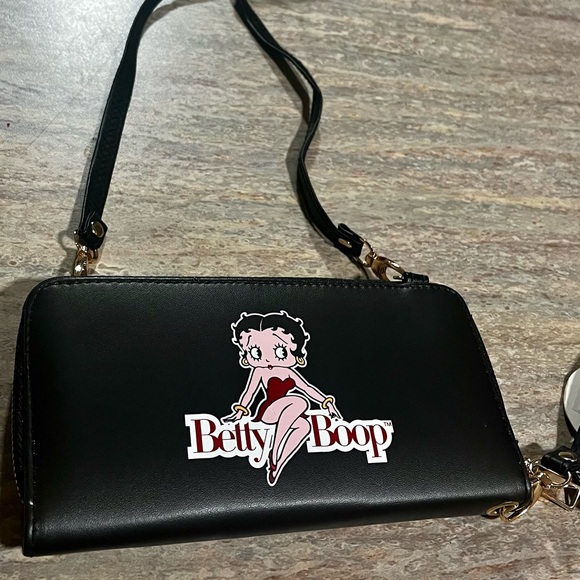 NWT Betty Boop3 ways to wear wallet- wristlet-crossbody bag - Picture 9 of 16